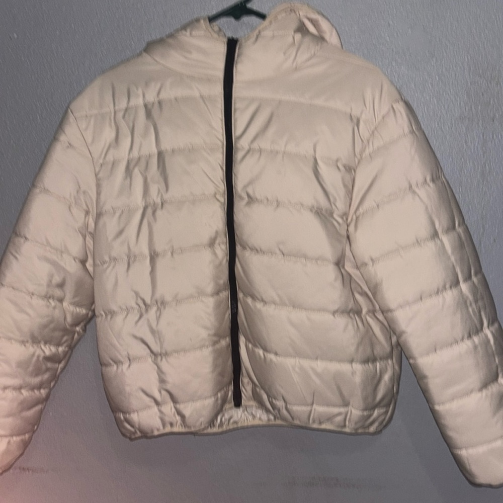 White puffer jacket perfect for the winter time :)